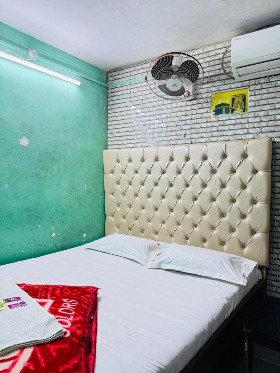 Rr * Kolkata