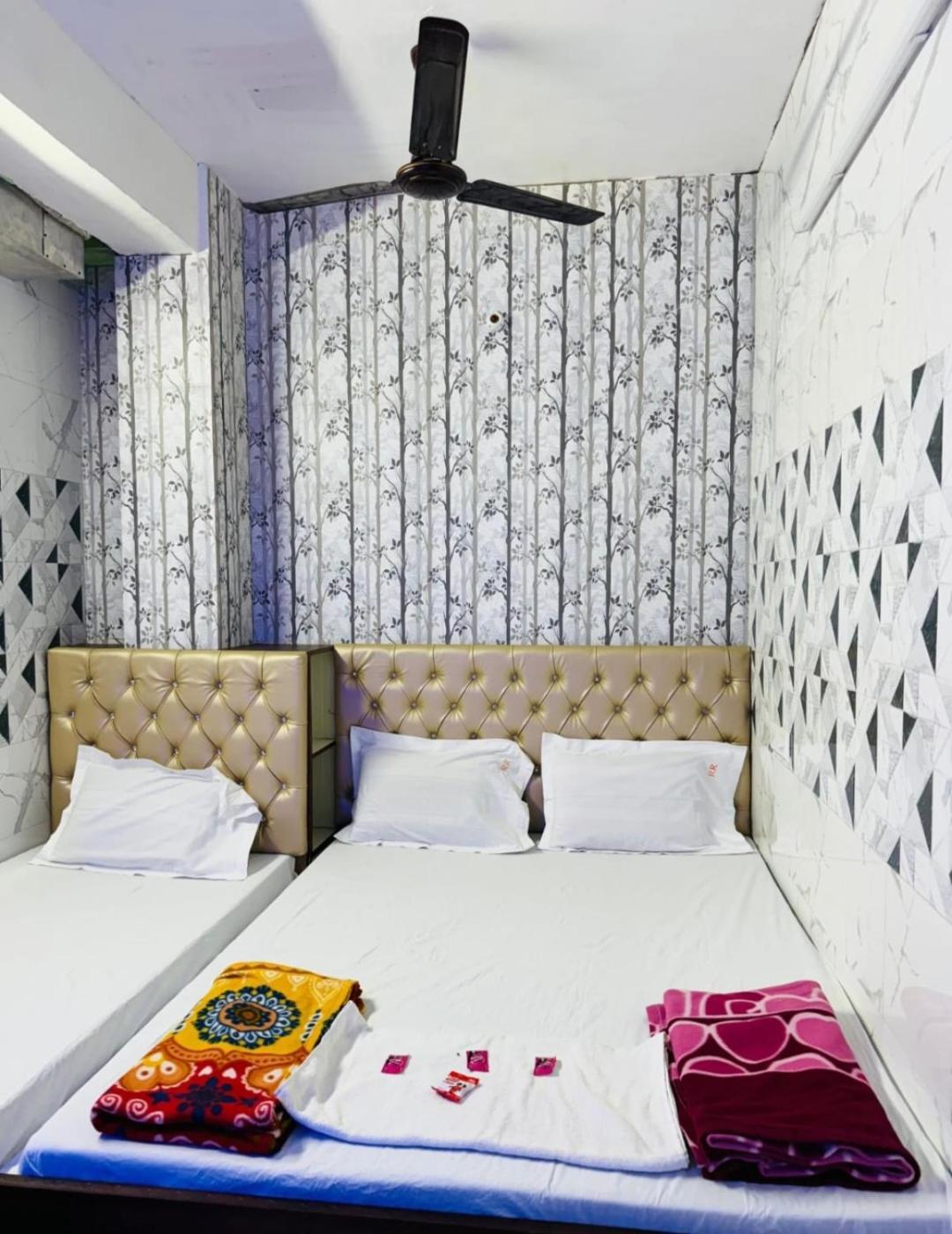 Rr Hotel *